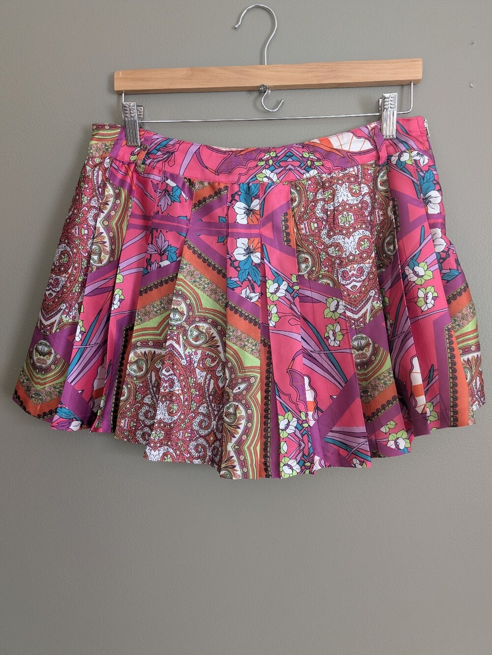 Akira Pleated Scarf Print Mini Skirt Size Large